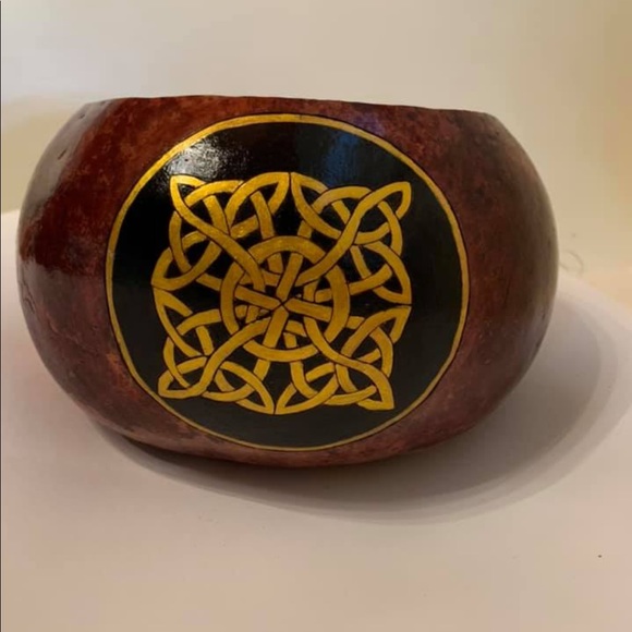 Handcrafted gourd - Picture 2 of 7